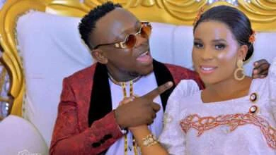 Geosteady and Prima Kardashi Cuddle in front of Journalists